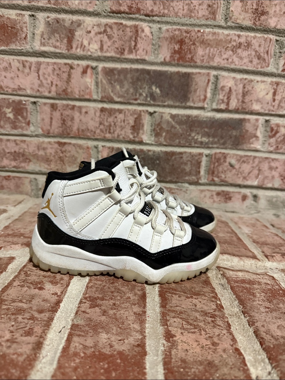 Jordan 11 retro “gratitude” kids black/white size 11c